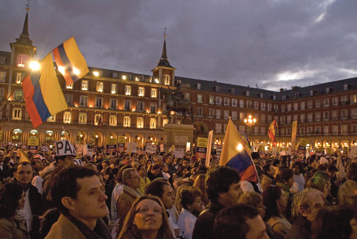 Colombians gather in Plaza Bolivar in the heart of Bogota before the October 2 p